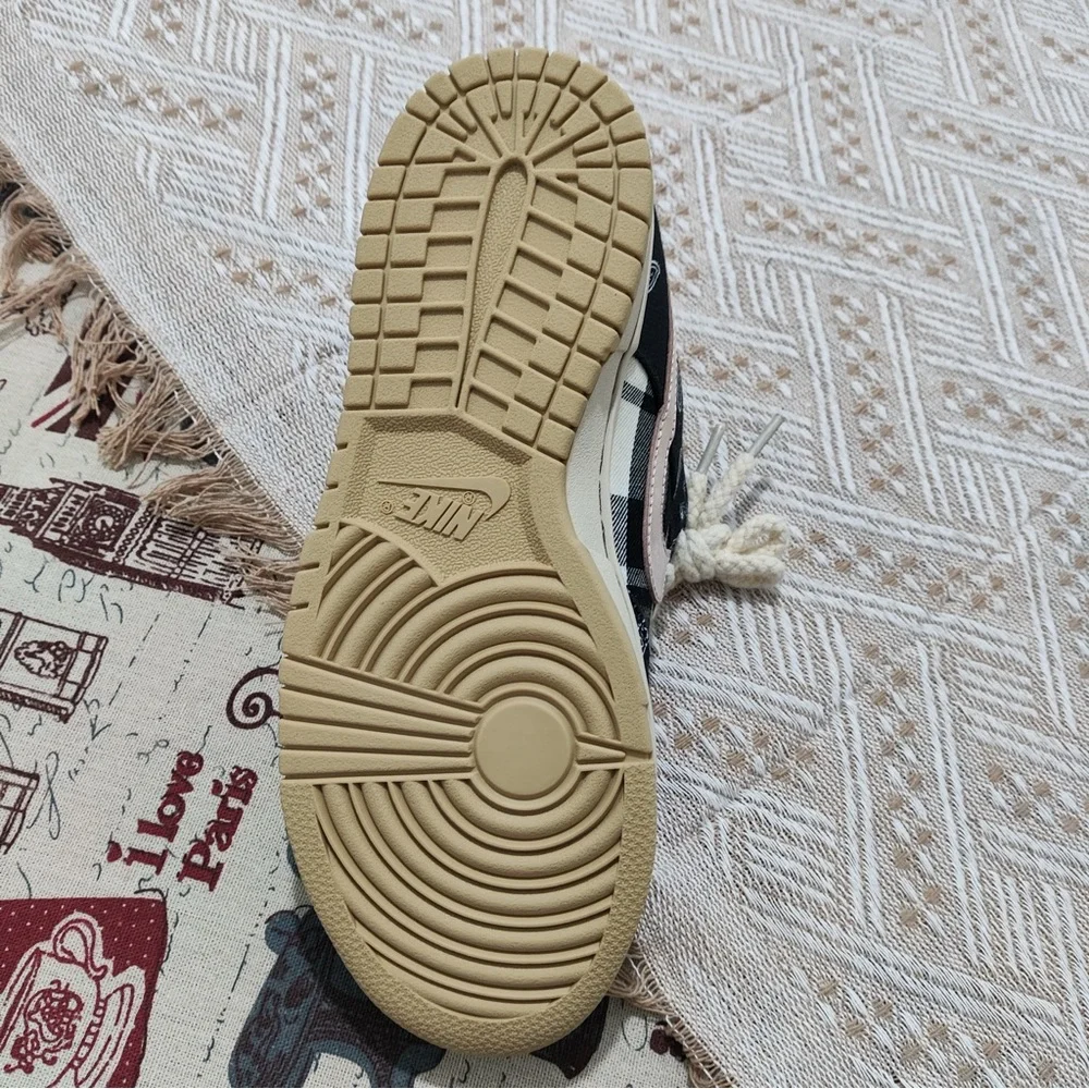 Nike SB Dunk Bandana Pattern Plaid Panel Sneakers - Picture 9 of 12
